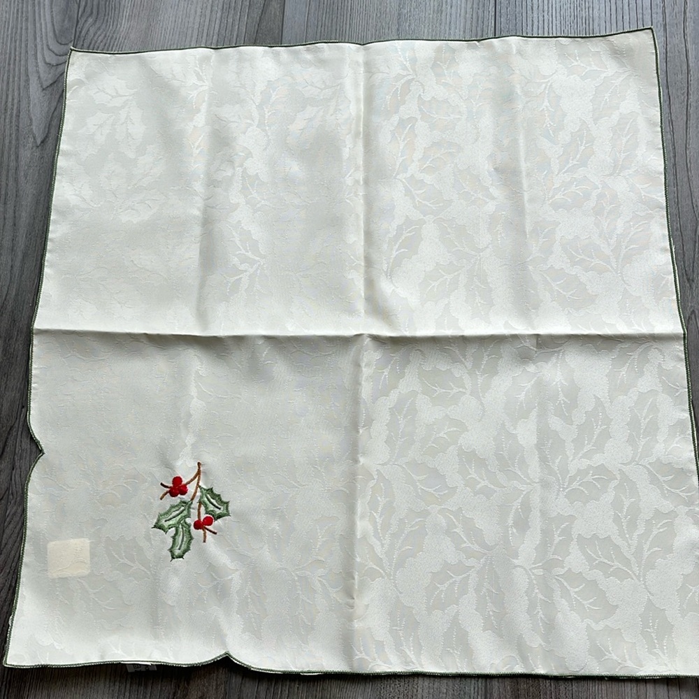 Holiday dinner napkins